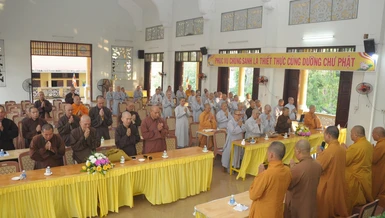 Chư tôn đức các tự viện tham dự buổi họp đầu tiên sau khi hai đơn vị Phật giáo được sáp nhập