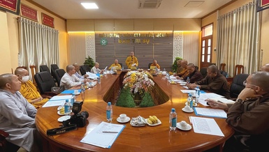 Thượng tọa Thích Giác Nghi chủ trì buổi họp Ban Thường trực Ban Trị sự GHPGVN tỉnh