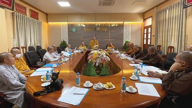 Thượng tọa Thích Giác Nghi chủ trì buổi họp Ban Thường trực Ban Trị sự GHPGVN tỉnh