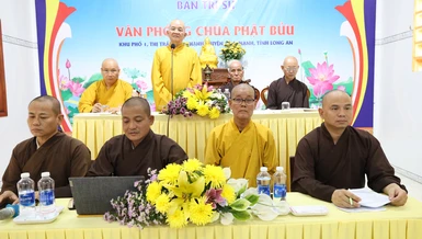 Hòa thượng Thích Minh Thiện phát biểu tại buổi thăm, làm việc với 4 Ban Trị sự GHPGVN huyện, thị xã