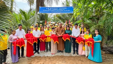 Cắt băng khánh thành cầu Tường Vân 37 tại xã Phú Sơn, H.Chợ Lách, Bến Tre