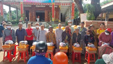 Đoàn từ thiện trao quà đến bà con dân tộc thiểu số, hộ nghèo tại TX.Bình Long và H.Hớn Quản