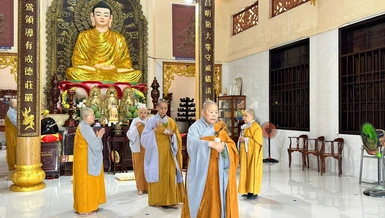 Chư Ni Thường trực Phân ban Ni giới tỉnh cử hành nghi thức kiết giới