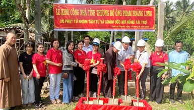 Lễ động thổ khởi công nhà tình thương cho gia đình ông Phạm Hoàng Long, tại H.Giồng Trôm