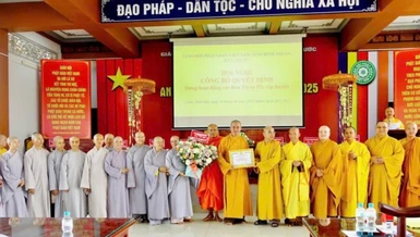  Ban Trị sự tỉnh trao Bằng công đức đến Ban Trị sự GHPGVN cấp huyện nhiệm kỳ 2021-2026