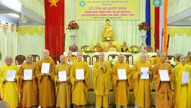 Hòa thượng Thích Nhựt Tấn trao quyết định dừng hoạt động 9 Ban Trị sự GHPGVN huyện, thành phố trực thuộc GHPGVN tỉnh Bến Tre
