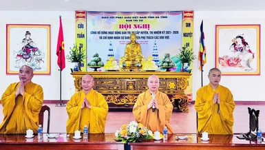 Chư tôn đức tham dự hội nghị công bố dừng hoạt động 13 Ban Trị sự Phật giáo cấp huyện 