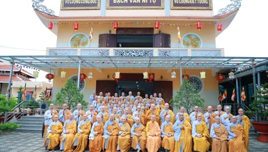 Đoàn Phân ban Ni giới T.Ư tại trường hạ chùa Bạch Vân, tỉnh Vĩnh Long