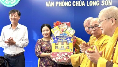 Bà Chamalea Thị Thủy thăm chư tôn đức Ban Thường trực Ban Trị sự tỉnh Khánh Hòa sau sáp nhập