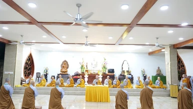 Các hành giả trong khóa tu