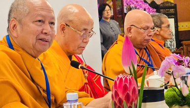 Hòa thượng Phra Brahmapundit, các vị trong ICDV và Hiệp hội Phật giáo Trung Quốc tham dự họp
