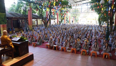Phật tử đạo tràng Pháp Hoa khu vực Hà Nội và Phật tử lân cận tham gia khóa tu tại chùa Bằng