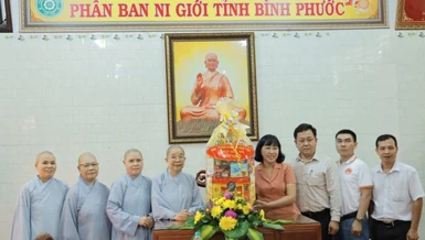  Ban Tuyên giáo và Dân vận tỉnh thăm trường hạ chùa Quang Minh (P.Bình Phước)