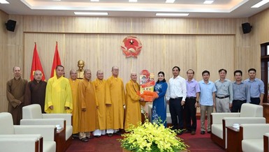 Ban Trị sự GHPGVN tỉnh thăm UBND tỉnh, bà Y Ngọc đón tiếp đoàn