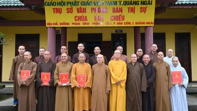 Ban Trị sự đã trao quyết định chuẩn y nhân sự cho 12 ban chuyên môn trực thuộc Ban Trị sự Phật giáo tỉnh 