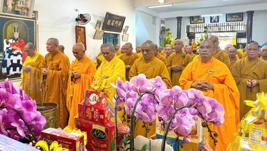 Chư tôn đức thành kính dâng nén tâm hương tưởng niệm Giác linh Trưởng lão Hòa thượng Thích Trí Tâm
