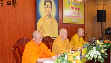 Chư tôn đức chứng minh Hội nghị hiệp thương nhân sự Trường Trung cấp Phật học tỉnh Vĩnh Long sau hợp nhất