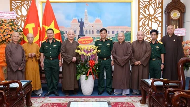 Ban Trị sự GHPGVN TP.HCM chúc mừng Bộ Tư lệnh TP.HCM nhân Kỷ niệm 81 năm ngày thành lập Quân đội Nhân dân Việt Nam - Ảnh: B.Toàn/BGN