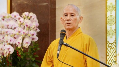 Hòa thượng Thích Thiện Thống trao đổi về công tác quản lý Tăng Ni, tự viện tại Khóa bồi dưỡng trụ trì năm 2025 do Ban Trị sự GHPGVN TP.HCM tổ chức - Ảnh: B.Toàn/BGN