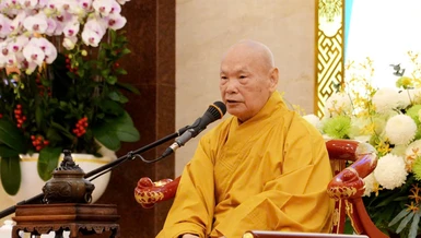 Trưởng lão Hòa thượng Thích Thiện Nhơn sách tấn Tăng Ni tại Tuần huân tu và Khóa bồi dưỡng trụ trì năm 2025, tại Việt Nam Quốc Tự - Ảnh: Bảo Toàn/BGN