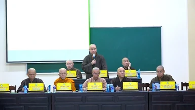 Thượng tọa Thích Tĩnh Triệt phát biểu tại buổi họp của Ban Thường trực