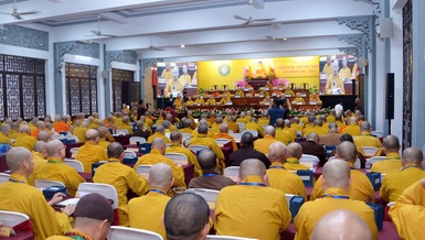  Đại biểu tham dự hội nghị đã biểu quyết thống nhất thông qua Nghị quyết gồm 11 điểm - Ảnh: Bảo Toàn/BGN