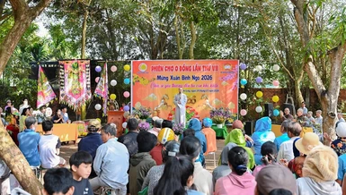 Chùa Quảng Liên tổ chức Phiên chợ 0 đồng trao quà Tết cho hộ nghèo tại địa phương