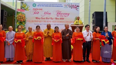 Cắt băng khai mạc "Phiên chợ Tết yêu thương” lần 2 tại Bệnh viện Đa khoa Bà Rịa