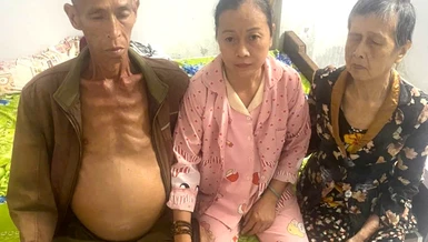 Mở rộng lòng từ: Vợ chồng bị ung thư nuôi mẹ mù lòa