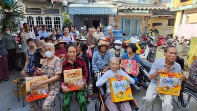 Đoàn trao 60 suất quà cho bà con tại Tổ 38, P.Thanh Khê, TP.Đà Nẵng