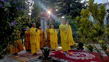  Truyền thống đầu năm, chư tôn đức Tăng Ni một số các tự viện phố núi Cao Nguyên về thăm, đảnh lễ chư vị Tổ sư