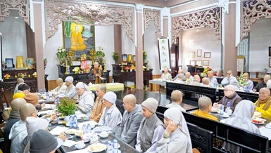 Quang cảnh phiên họp