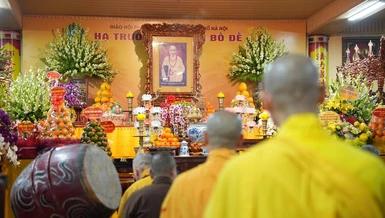 Chư tôn đức thành kính đảnh lễ, tưởng niệm Giác linh Đại lão Hòa thượng Thích Tâm Tịch