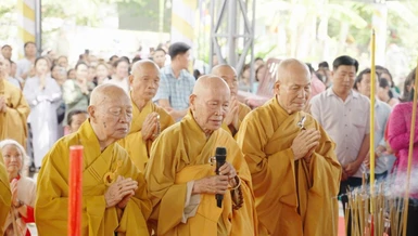 Chư tôn giáo phẩm chứng minh cử hành nghi thức truyền thống