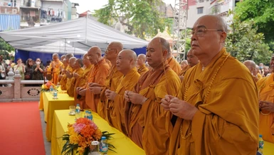 Chư tôn đức giáo phẩm nhất niệm chí thành, dâng hương tưởng niệm Giác linh Tổ sư