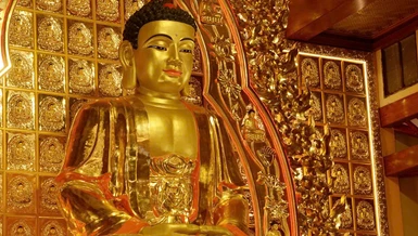 Tôn nghiêm tôn tượng Đức Bổn Sư tại chánh điện Việt Nam Quốc Tự - Ảnh: Bảo Toàn/BGN