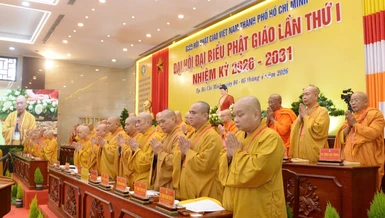 Chư tôn đức Chủ tọa đoàn tại phiên thứ hai Đại hội