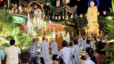 Lễ hoa đăng tại chùa Minh Giác