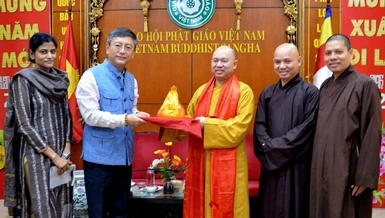 Thượng tọa Thích Đức Thiện tiếp ông Đại sứ Đặc mệnh toàn quyền Cộng hòa Ấn Độ tại Việt Nam