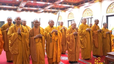 Chư tôn đức lãnh đạo Giáo hội thành kính dâng hương tưởng niệm Trưởng lão Hòa thượng Thích Thanh Dục