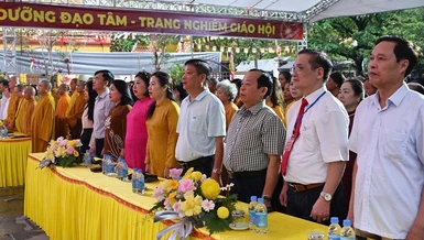 Chư tôn đức và các đại biểu tham dự