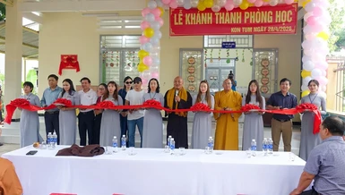 Cắt băng khánh thành phòng học cho Trường mầm non số 2