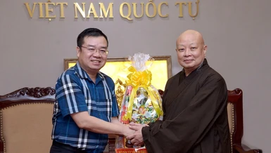 Giám đốc Sở Dân tộc và Tôn giáo TP.HCM Nguyễn Văn Đồng và Hòa thượng Thích Lệ Trang, Trưởng ban Trị sự TP.HCM - Ảnh: Bảo Toàn/BGN
