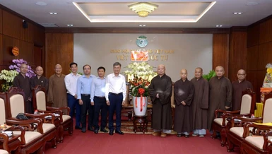 Phái đoàn Cục An ninh nội địa chúc mừng Phật đản đến Ban Trị sự TP.HCM - Ảnh: Bảo Toàn/BGN