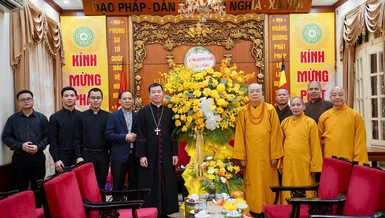 Phái đoàn Tổng Giáo phận Hà Nội chúc mừng Phật đản Phật lịch 2570