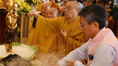 Lễ Tắm Phật tại chùa Yên Phú