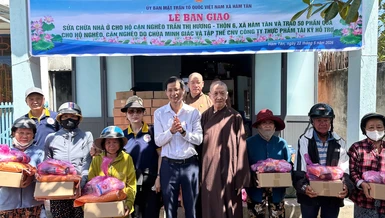 Chùa Minh Giác bàn giao nhà tình thương đến gia đình bà Trần Thị Hương