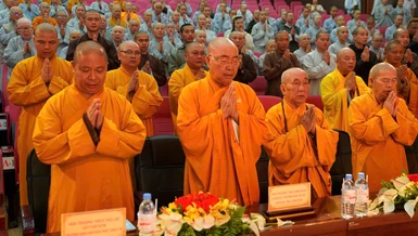 Chư tôn đức tham dự khai mạc Lễ hội Phật đản