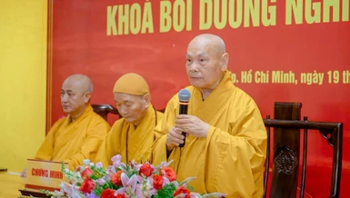 Trưởng lão Hòa thượng Thích Thiện Nhơn ban đạo từ khuyến tấn chư hành giả an cư - Ảnh: Đăng Huy
