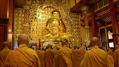 Chư Tăng vân tập Việt Nam Quốc Tự thực hiện Lễ Bố-tát định kỳ trong mùa An cư kiết hạ